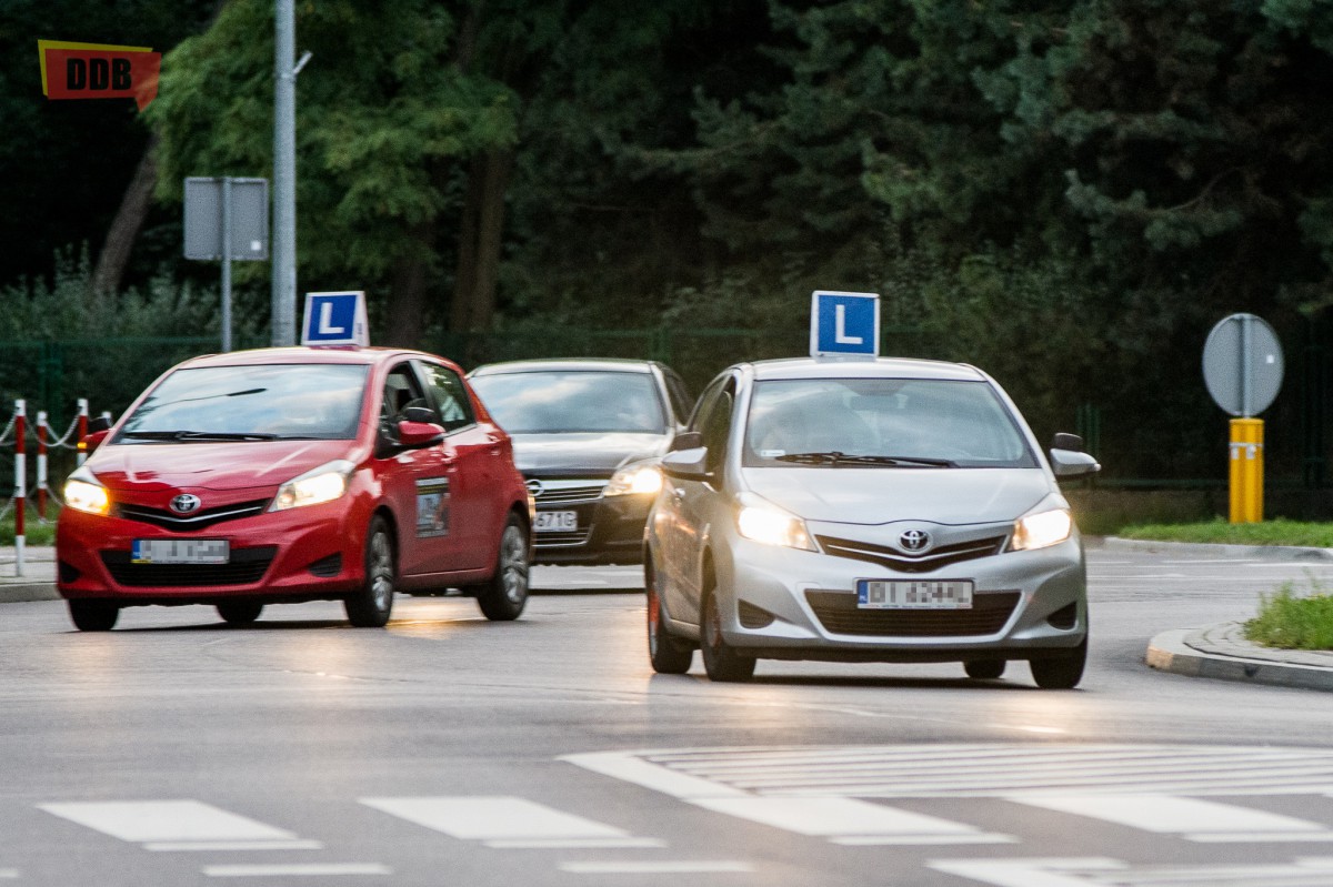 Polski absurd: 14-latek może prowadzić auto po kursie na motorower