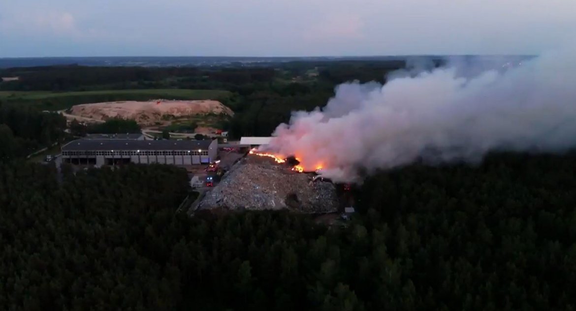Pożar w Studziankach jeszcze raz ugaszono. Co dalej z sortownią odpadów?