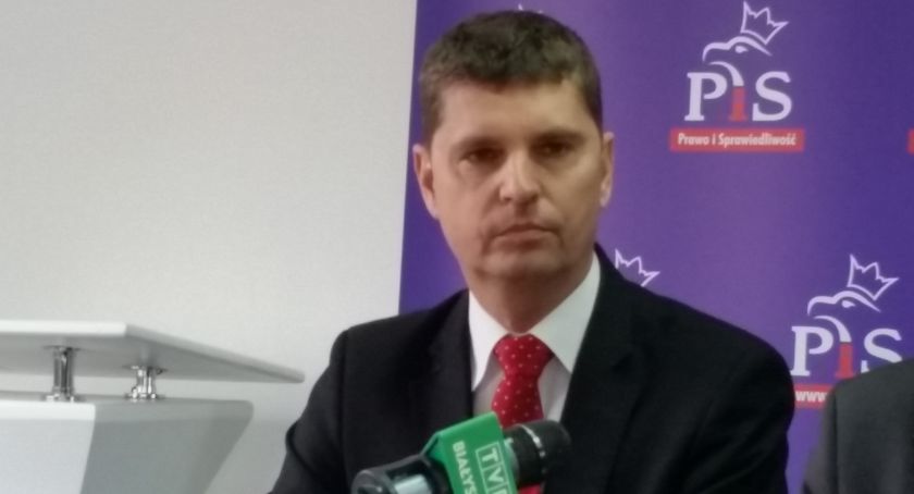 Nowy minister zaleca montowanie w szkołach rolet i klimatyzacji