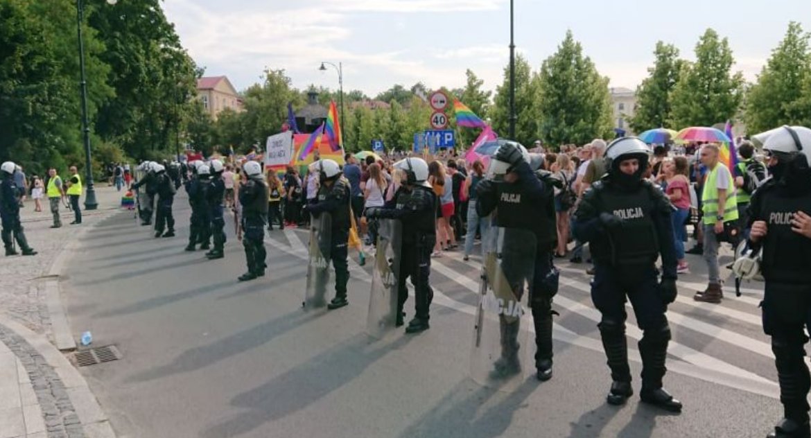 Białystok pełen przeciwności. Marsz, wyzwiska, kamienie i piknik