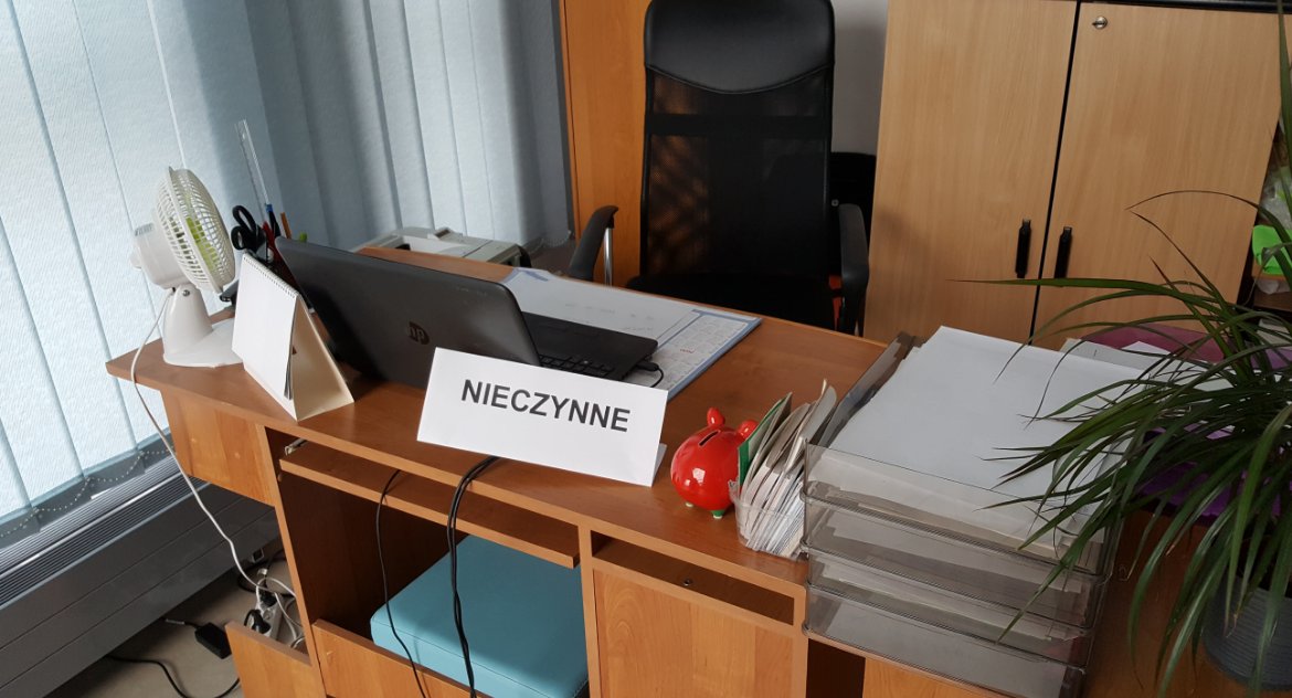 Tak trzeba żyć! Urzędnik przez dwa lata nie pojawił się w pracy, ale brał wynagrodzenie