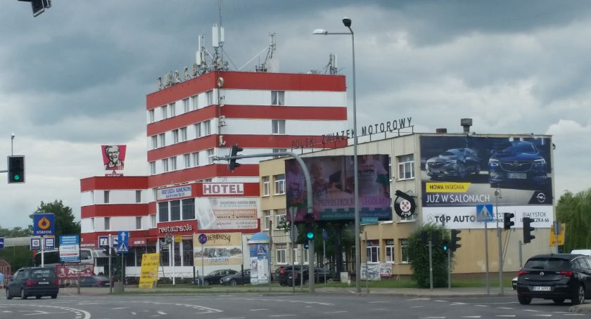 Z Hotelu Turkus zniknie czerwono-biała blacha falista