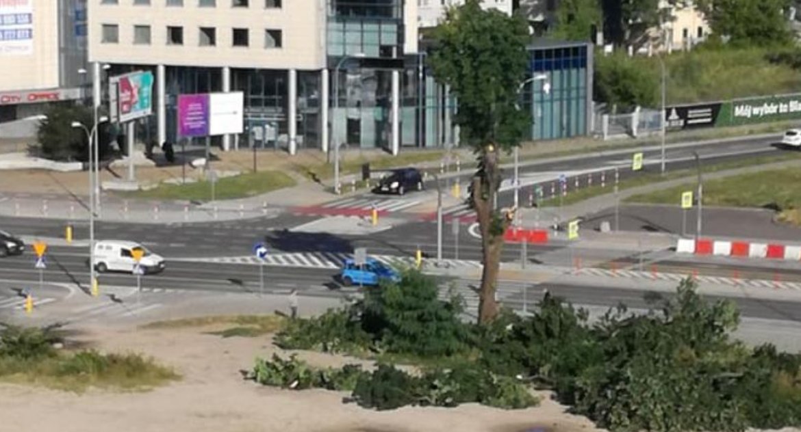 Najpierw zniknął Market ABC, teraz okoliczne drzewa
