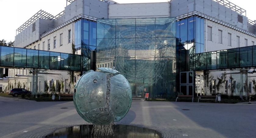 Zmiany na Uniwersytecie w Białymstoku: nowe wydziały i instytuty i nowi szefowie