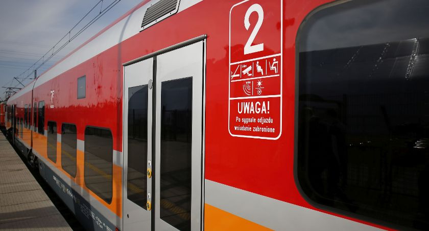 Kupując bilet w pociągu nie trzeba już mieć gotówki. Wystarczy karta