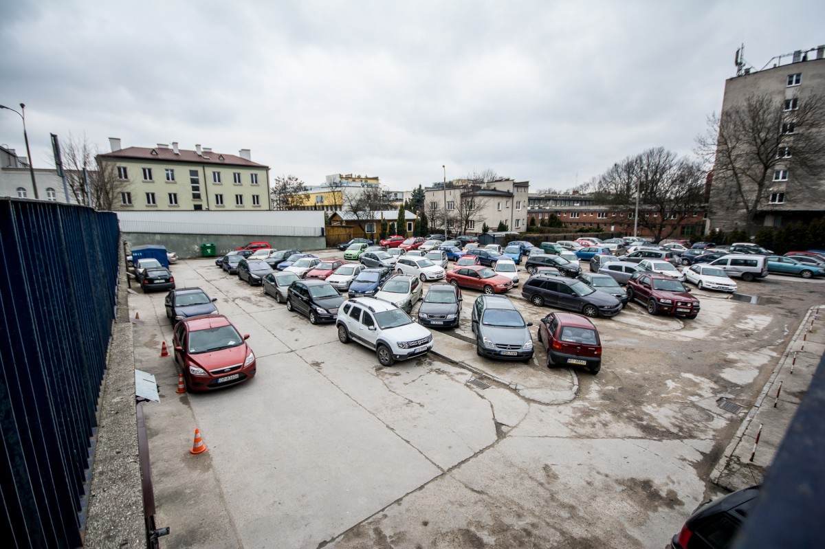 Parking pod urzędem miejskim dla mieszkańców? Tak! Ale kawałek!