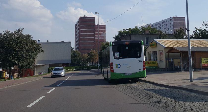 W Łomży wszyscy uczniowie pojeżdżą za darmo. W Białymstoku wciąż nie
