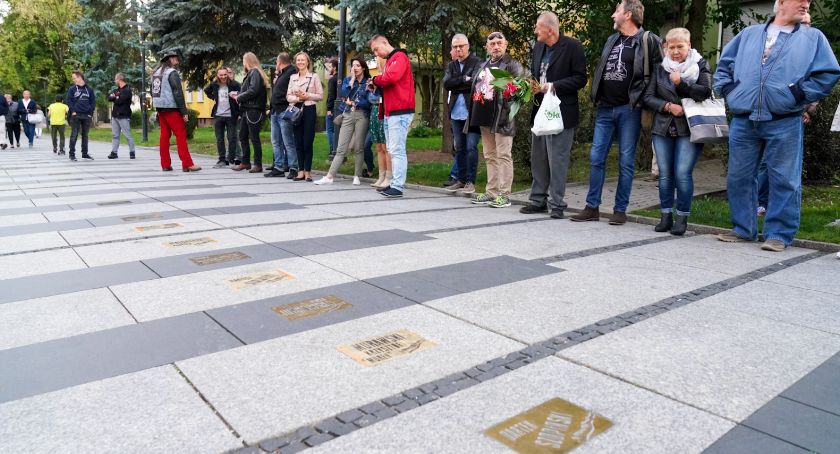 W Alei Bluesa są nowe tabliczki z nowymi nazwiskami