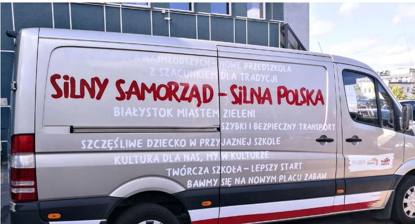 Miasto zarzucone bannerami. Po co?