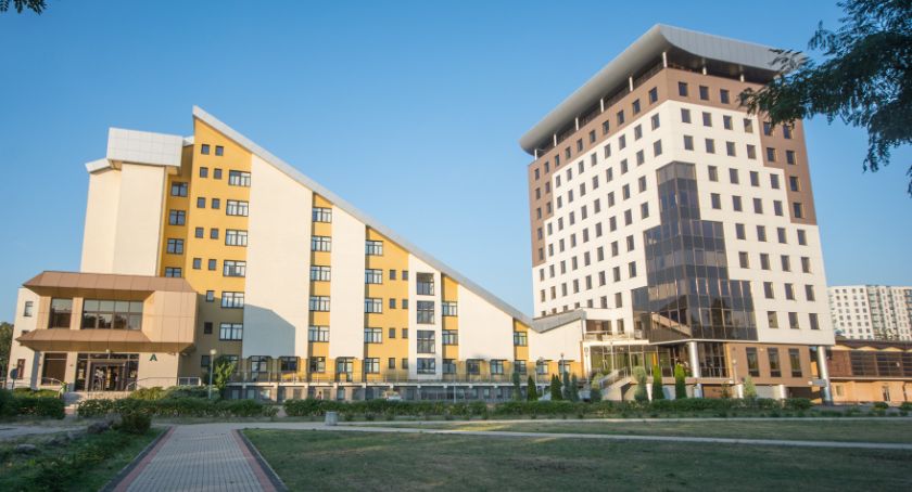 Białostocki ZUS wydaje co miesiąc 377 tysięcy złotych na przekazy. Mógłby 1,5 miliona