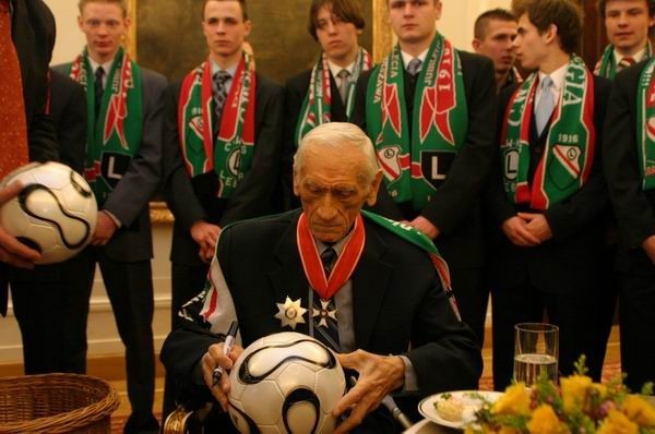 Twórz historię, głosuj na cytat na pomnik Kazimierza Górskiego
