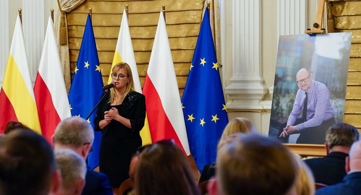 Adamowicza można było wyprowadzić w kajdankach. Został honorowym obywatelem Białegostoku 