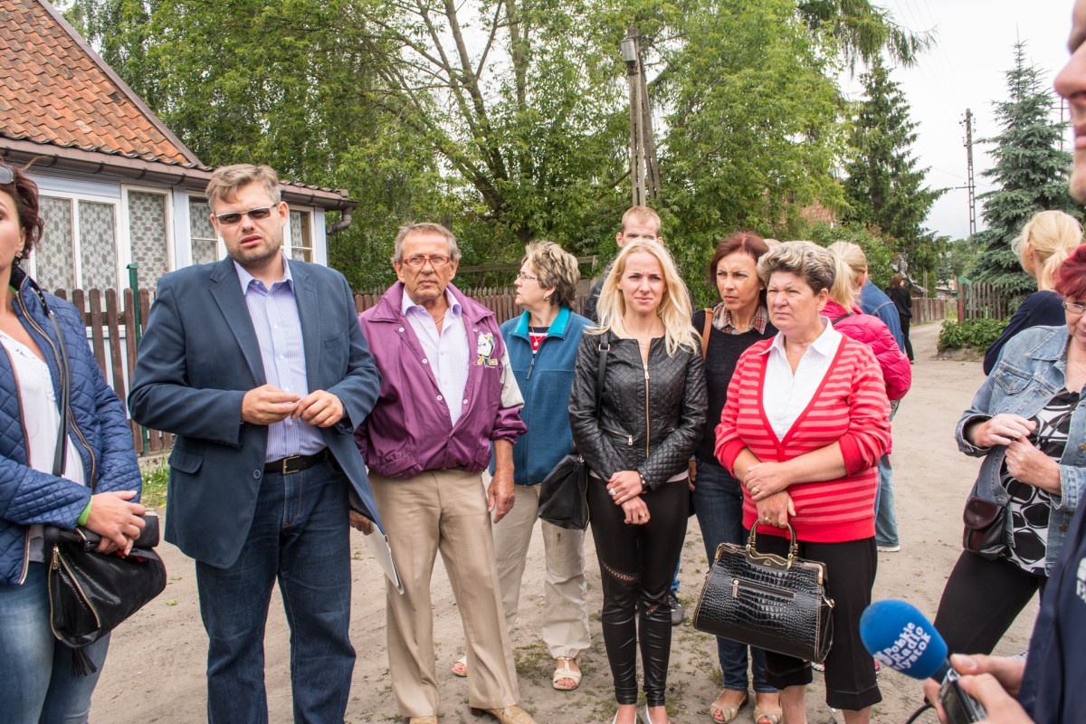 Nikt na razie nie wyrzuci ludzi z ich domów. Wojewoda cofnął rygor natychmiastowej wykonalności