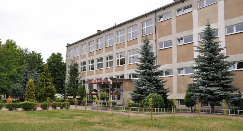 W przyszłym roku wyższe pobory mają otrzymać nie tylko nauczyciele, ale i personel pomocniczy