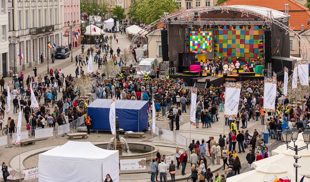 Piknik Europejski z tłumami ludzi