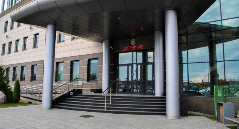 Nożownik, który zaatakował kobiety, nie odpowie za to przed sądem