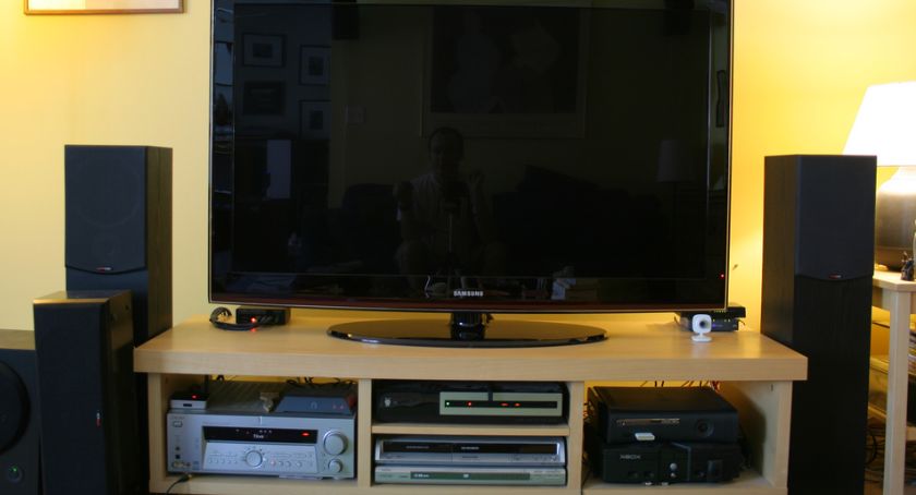 Polacy nie lubią płacić za kablówkę. Zaległości wystarczyłyby na zakup nowego telewizora