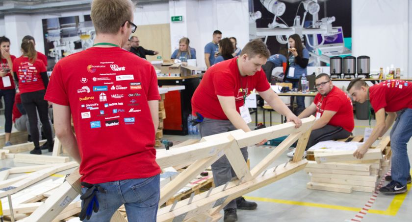 Studenci Politechniki zbudowali najlepszy most o nośności 86,00 kN