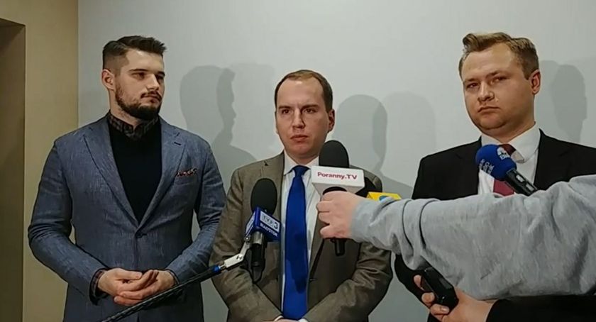 Polacy bogacą się pod rządami PiS, ale nie na tyle, aby płacić po 4 zł za bilet