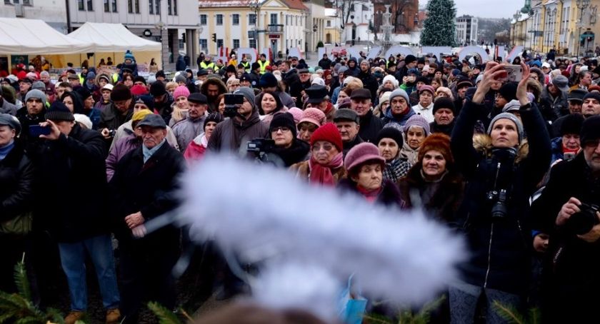 Kolędy i życzenia oraz wspólny opłatek na Rynku Kościuszki