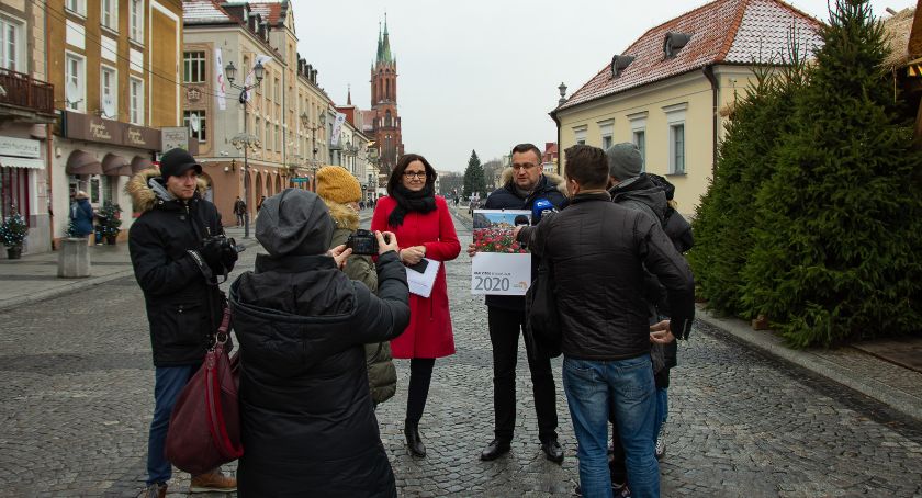 Białystok znów wydał kalendarz na nowy rok. Tym razem motywem przewodnim są kwiaty
