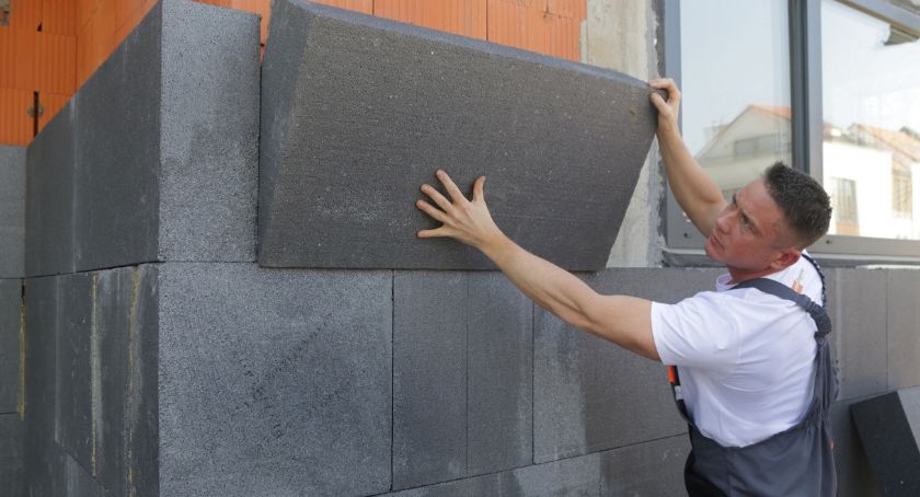 Więcej firm skorzysta z niższych składek
