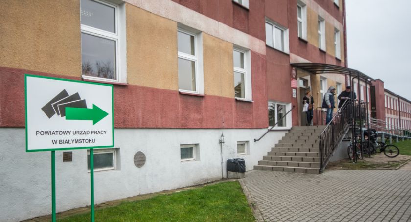 Bezrobocie mamy na najniższym poziomie, ale nadal około połowa Polaków nie pracuje