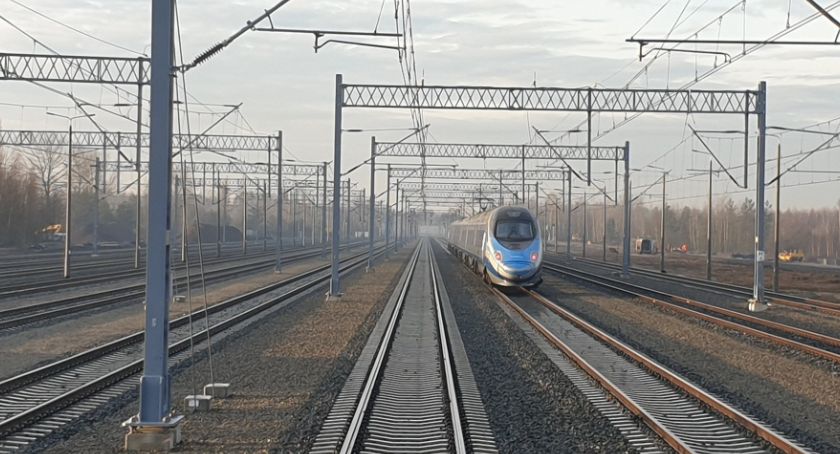 W Łomży mają jeździć pociągi. Sęk w tym, że przez środek miasta