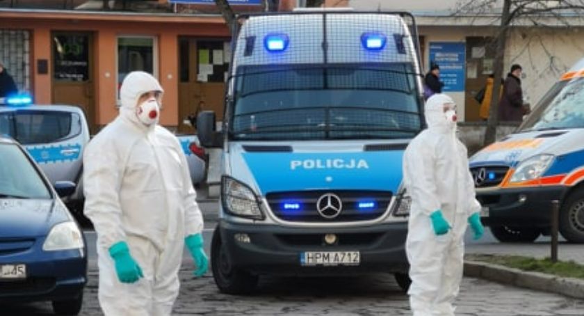 Policjanci musieli zatrzymać mężczyznę, który oddalił się ze szpitala. Był w grupie ryzyka