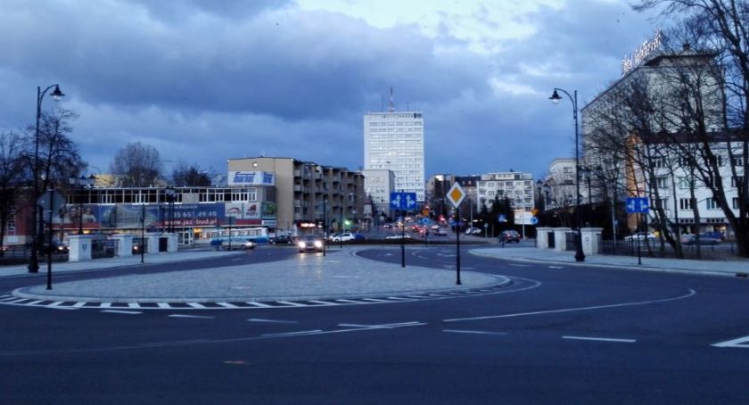 Korzystasz z publicznych pieniędzy? To chwal działania prezydenta i urzędników