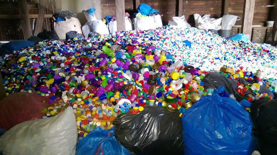 Ponad 240 milionów zakrętek na pomoc dla 31 niepełnosprawnych dzieci