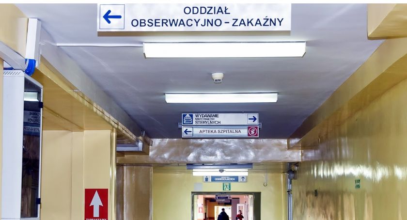 Dyrektor szpitala w Łomży zakażony koronawirusem. W środę mają być znane wyniki testów pracowników szpitala