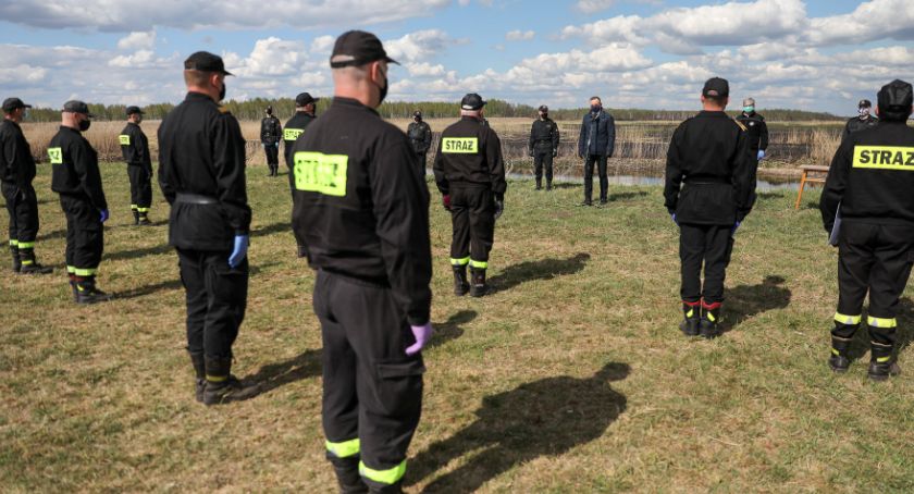 Prezydent Duda odznaczył podlaskich strażaków. To oni gasili Biebrzański Park Narodowy