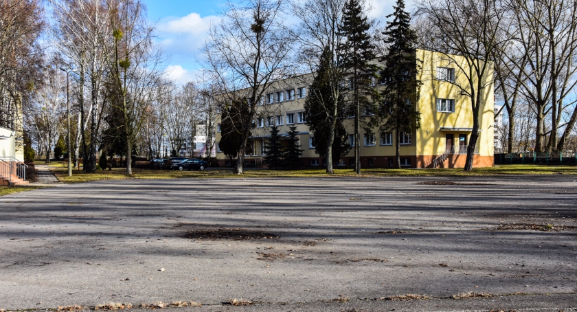 Masowe zwolnienia nauczycieli są nieuniknione. A w Białymstoku pracę dostają emeryci