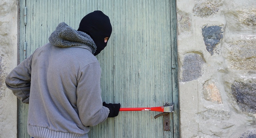 Policjanci doradzają, bo coraz więcej jest włamań w Białymstoku