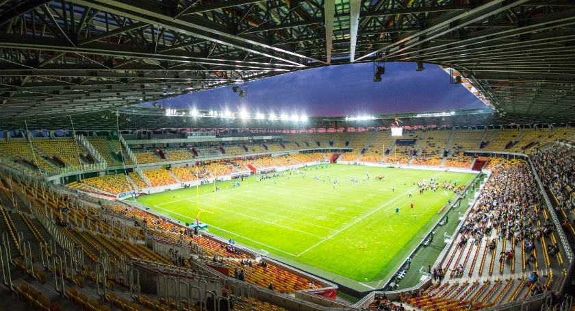 Na stadionie bez kibiców do grudnia 
