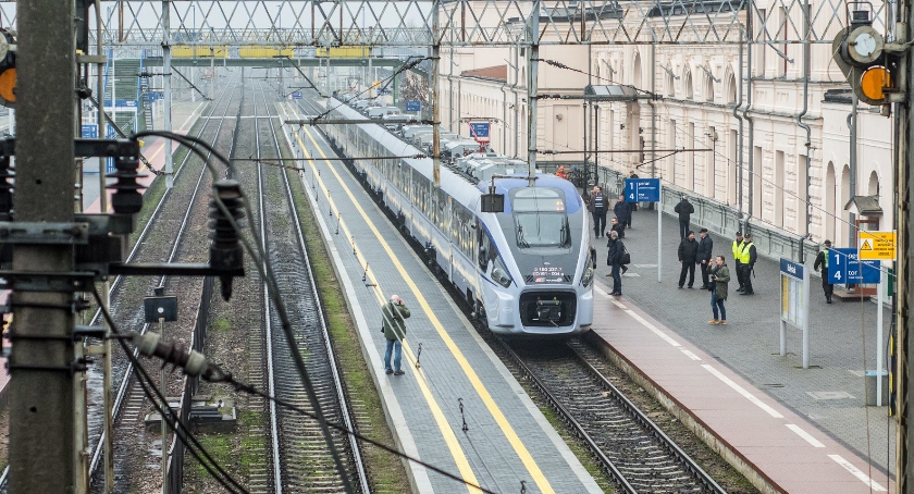 Więcej pociągów do stolicy pojedzie jeszcze przed Świętami