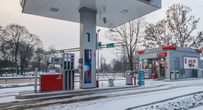 Tankujemy paliwa zimowe. Czym różnią się od letnich?