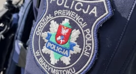 Senior miał grozić bronią mężczyźnie. Bo ten zajecha&hellip;