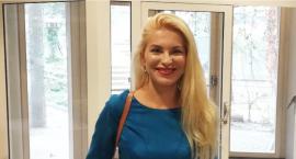 Katarzyna Bonda jak swoja babka. Z papierosem i socz&hellip;