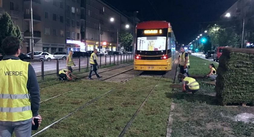 Torowisko na Grochowskiej zazieleniło się