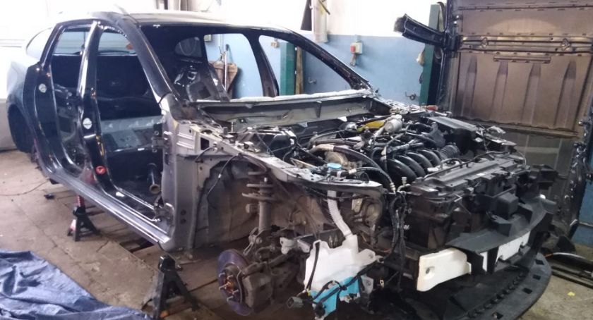 Skradzione na Pradze Południe auto doprowadziło do dziupli w Wołominie