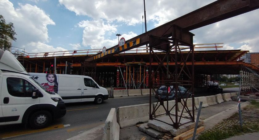 Trwa remont wiaduktu Ostrobramska. Są problemy, ale może się uda [AKTUALNE ZDJĘCIA]