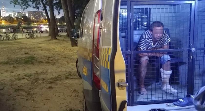 Zakrwawiony mężczyzna terroryzował nożem na Poniatówce