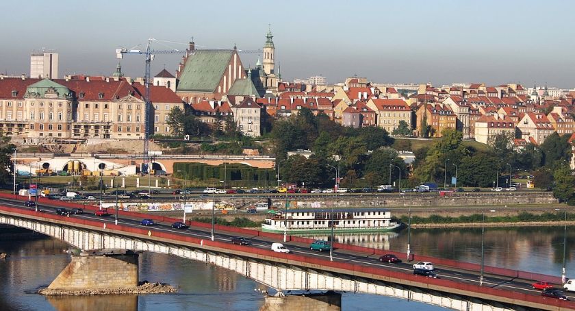 Podróżowanie na krótsze i dłuższe dystanse oraz miejscowy transport. Wynajem mikrobusów sprawdza się w każdych warunkach