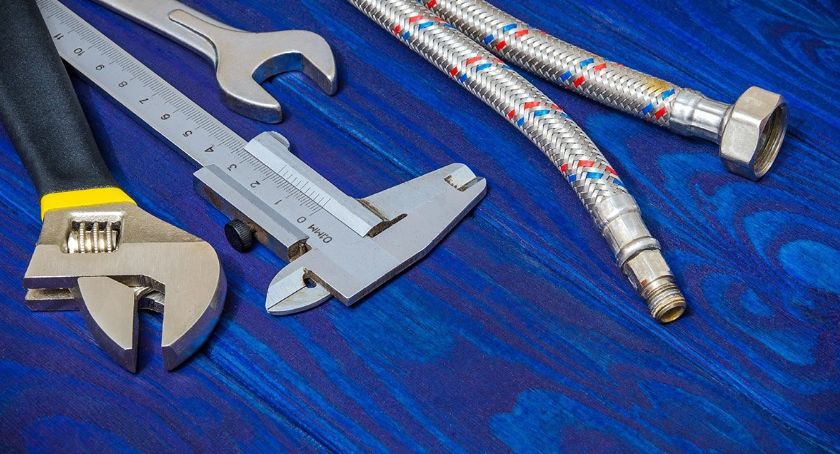 Pęknięta rura - 4 kroki, które warto podjąć zanim na miejscu pojawi się hydraulik