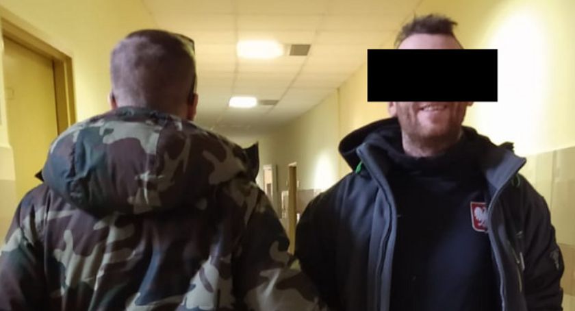 Poszukiwany dwoma listami gończymi w rękach policji