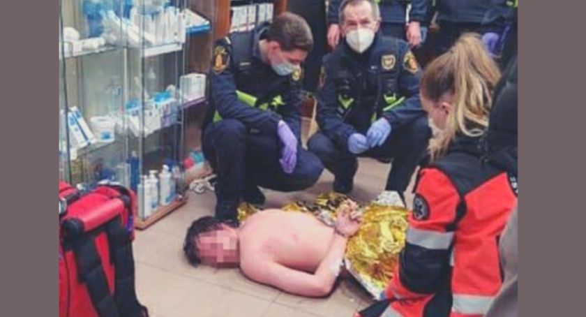 Jak postanowił, tak zrobił. Nagi mężczyzna szedł al. Waszyngtona