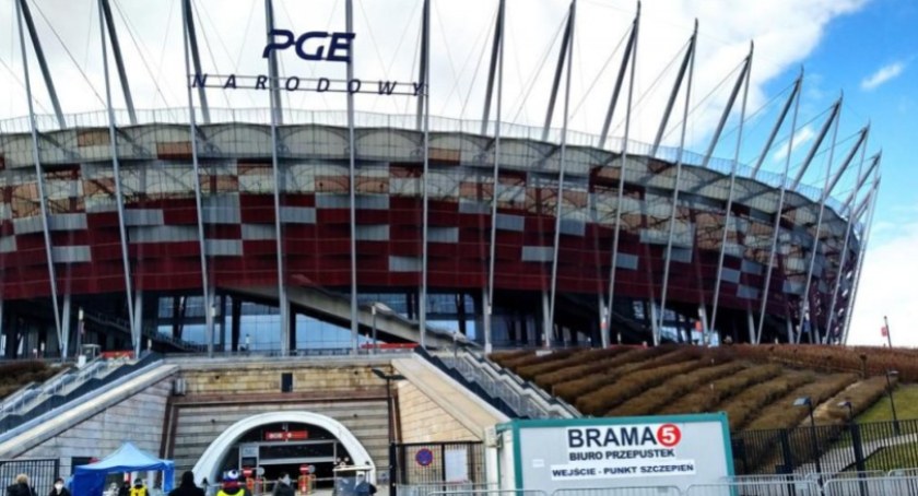 Szpital covidowy, punkt szczepień, teraz punkt nadawania nr PESEL dla uchodźców - PGE Narodowy
