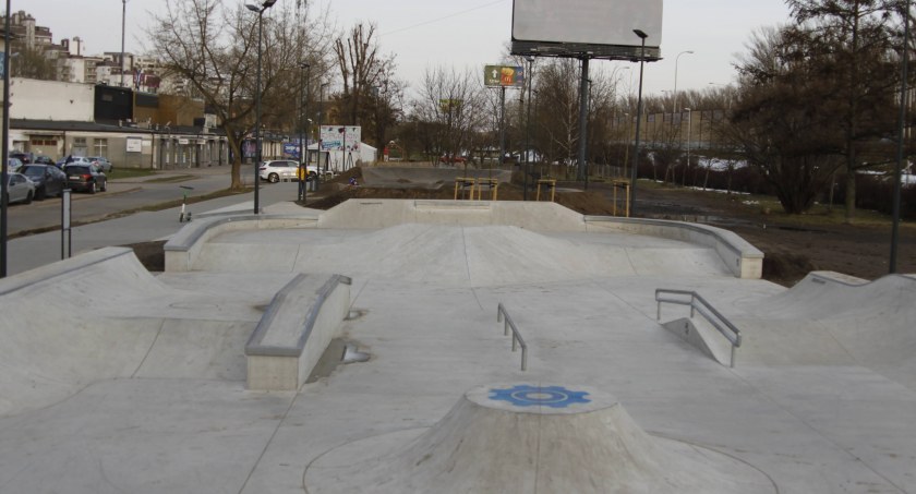 Skatepark na Gocławiu już działa [ZDJĘCIA]